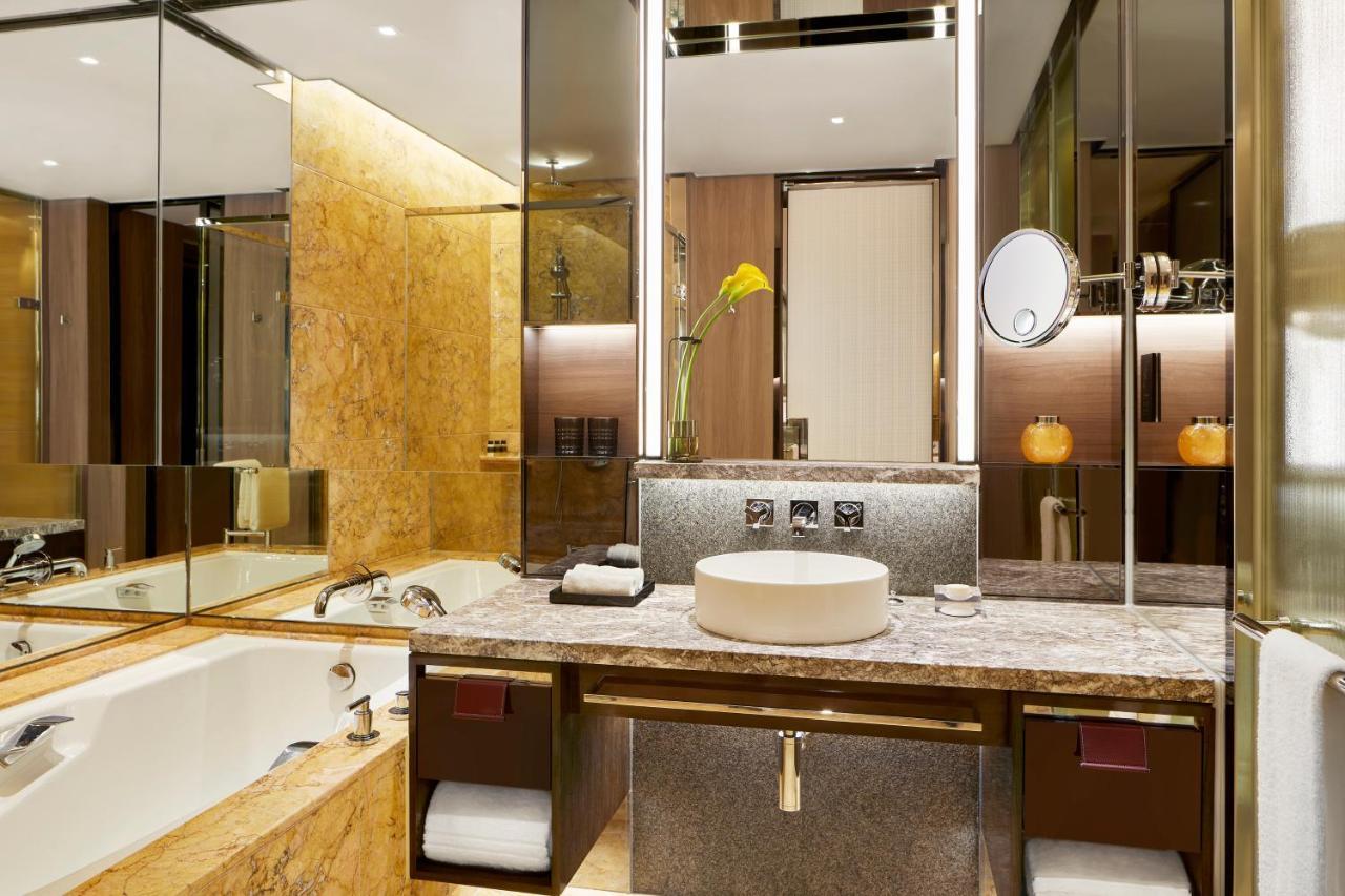Four Seasons Hotel Хонконг Екстериор снимка