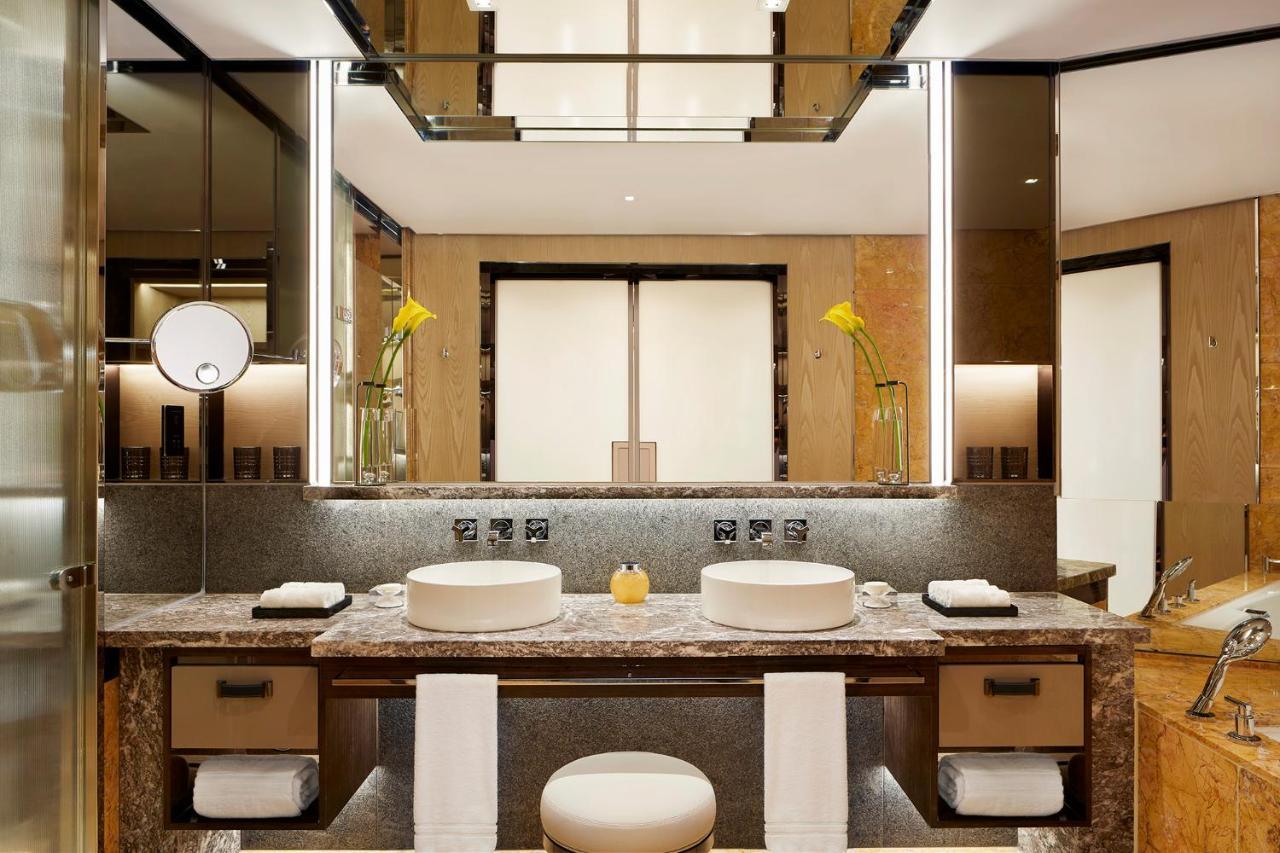 Four Seasons Hotel Хонконг Екстериор снимка